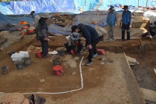 몽촌토성 북문지 부근에서 발굴조사가 진행되고 있는 모습