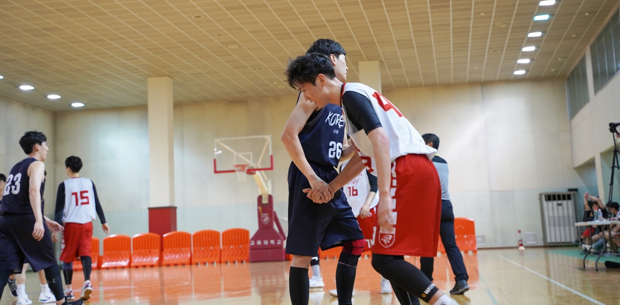 지난 18일 화정체육관에서 체육국이 주최한 제1회 고대컵 농구대회 결승전이 열렸다. 박빙 속에서도 선수들은 스포츠맨십을 보였다. 64:59. 화구회 승