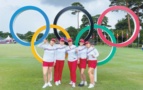 왼쪽부터 김효주 선수, 박인비 선수, 박세리 감독, 고진영 선수, 김세영 선수. 박세리 감독과 선수 4인은 2020 도쿄 올림픽에서 여자 골프 국가대표 팀으로 활약했다.