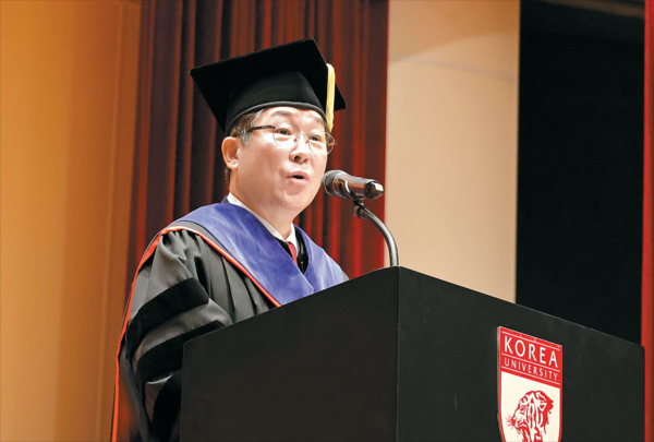 김동원 신임총장은 지난달 28일에 열린 취임식에서 “위기를 이겨내고 대학 혁명을 이뤄내겠다”고 포부를 밝혔다.