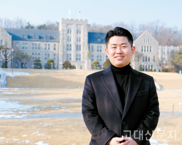 지난 10일 김금혁 교우가 졸업 3년만에 캠퍼스를 찾았다. 그는 “고려대학교는 정해진 운명 안에서 상상할 수 없는 선택지였다”며 “고려대 입학 후 안정을 되찾았다”고 말했다.