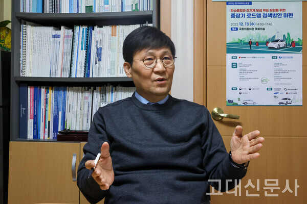   이민하 한국전기차협회 사무총장은 "지난해 남은 보조금에 감소는 불가피하다"고 말했다.