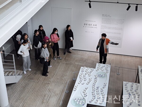 박은지 큐레이터는 “방문객들에게 작품을 설명할 때 행복을 느낀다”고 했다.