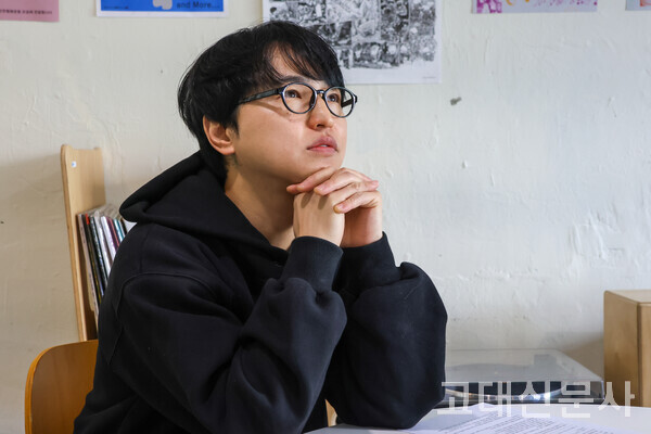 황인경 교우는 공연 기획 과정에서 ‘관객과 어떻게 어우러질 수 있을까’를 고민하고 무대에서 실천한다.