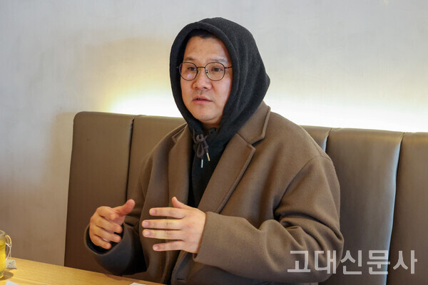먼 길을 돌아 천직을 찾은 김기무 배우는 “삶은 자기 의지대로 달라진다”고 말했다.