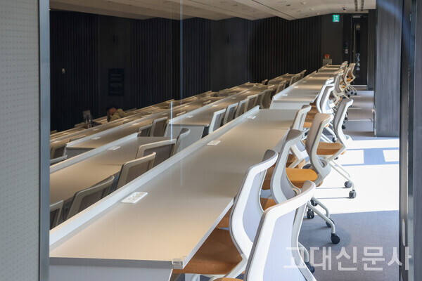 텅 빈 의과대 강의실. 고려대 의과대는 면담에서 복학원을 낸 학생들의 등록 신청을 31일까지 받기로 했다.