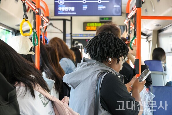 273번 버스엔 외국인 학생도 많이 탑승한다. 김재철 씨는 “외국인 학생들이 서툰 한국어로 인사하는 모습을 보면 흐뭇하다”고 전했다.