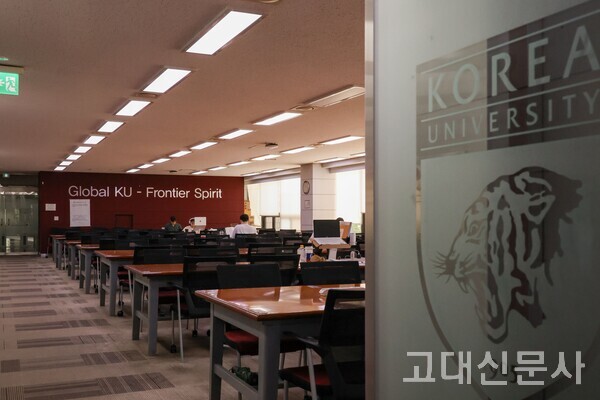 교수 연구실 증축으로 과학도서관의 4층 열람실 A·B구역이 하나스퀘어로 이전한다. 사진은 열람실 A·B구역의 모습.