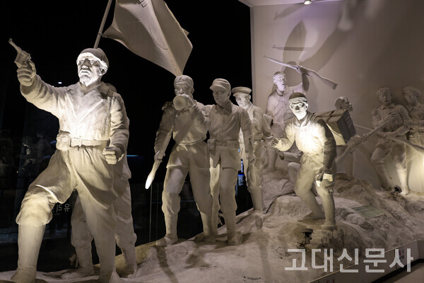 독립기념관의 제5전시관 ‘나라되찾기’에서는 1910년 전후로 시작된 봉오동·청산리 전투와 독립군의 국외 활동을 전시하고 있다.