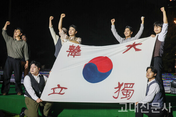 서경대학교 뮤지컬전공 학생들이 뮤지컬 '영웅' 갈라 공연을 선보이고 있다.