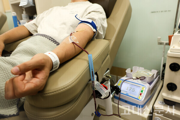 지난달 26일 오후 2시 헌혈의집 고려대앞센터. 헌혈자의 절반 이상이 30세 미만인 가운데 고령화로 인해 혈액 수급은 불안정해질 전망이다.
