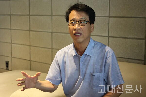 김수인(사학과 73학번) 후원회장은 “끊임없이 노력해야 뜻을 이룰 수 있다”고 말한다.