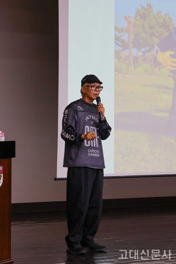 김태호(신문방송학과 94학번) PD는 “트렌드를 파악하면서도 나만의 개성을 추구하는 것이 중요하다”고 했다.