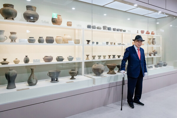 백제문화체험박물관에는 유 회장이 기증한 유물 209점을 전시한 '유상옥 기증실'이 마련됐다.