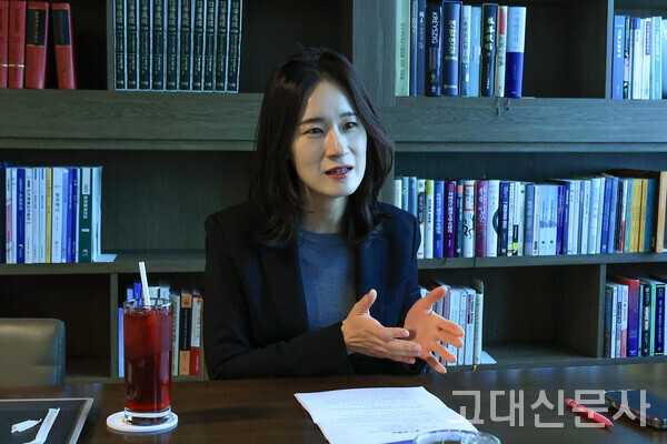 윤진하 교수는 "학생들이 스스로를 믿고 나아가도록 북돋아 주는 교수가 되고 싶다"고 했다.