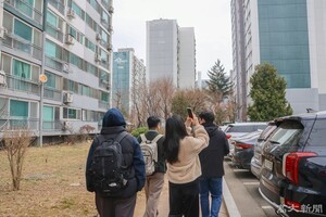 미래 불안해 임장 다니는 청년들, “미리 준비해야 내 집 마련하죠”